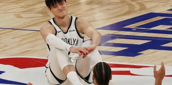 曾凡博谈篮网首秀：很幸运 受伤后能打高水平比赛