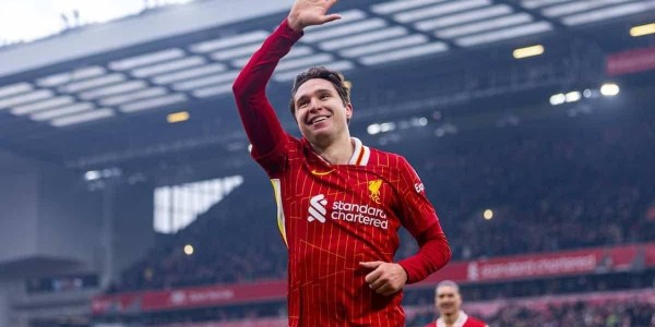 留队是对还是错？27岁基耶萨迎生涯低谷，17岁新星成他竞争对手