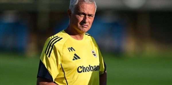 欧冠附加赛首回合：穆帅率队0-0与本菲卡握手言和